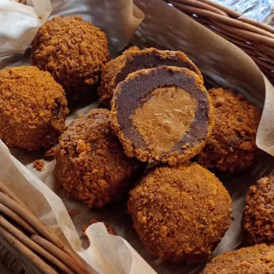Biscoff centre brownie Scotch eggss