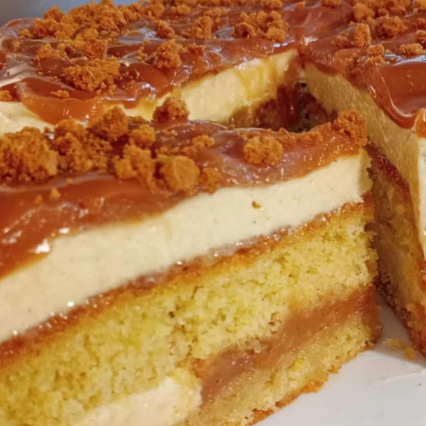 Caramel apple cake