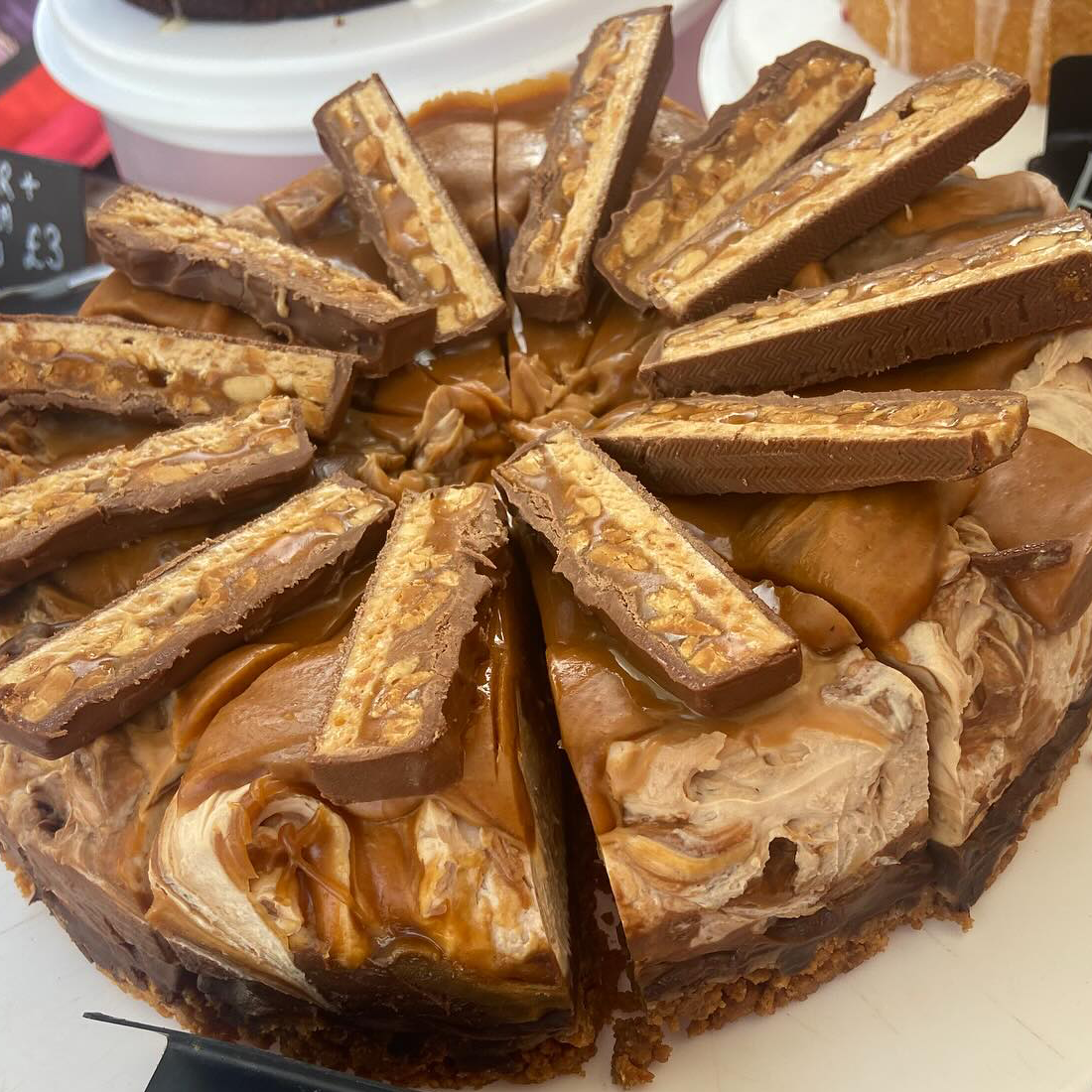 Snickers cheesecake