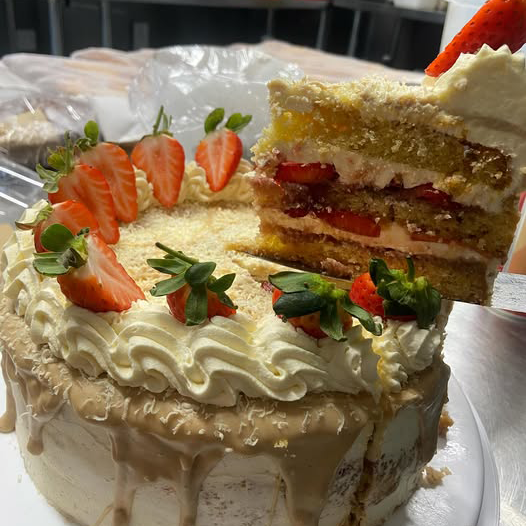 Kinder & strawberry sponge cake